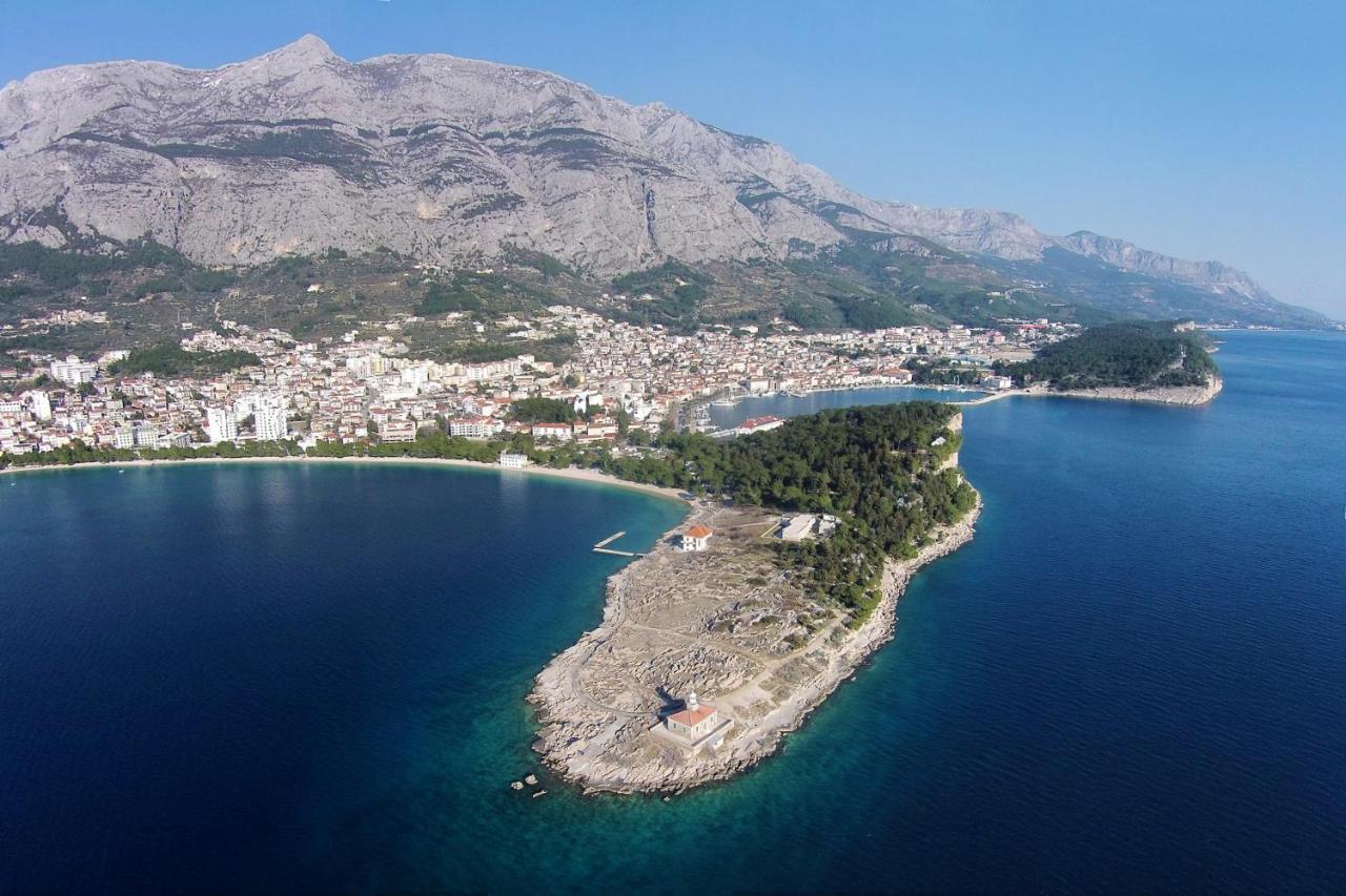With A Parking Space - 15375 Makarska
