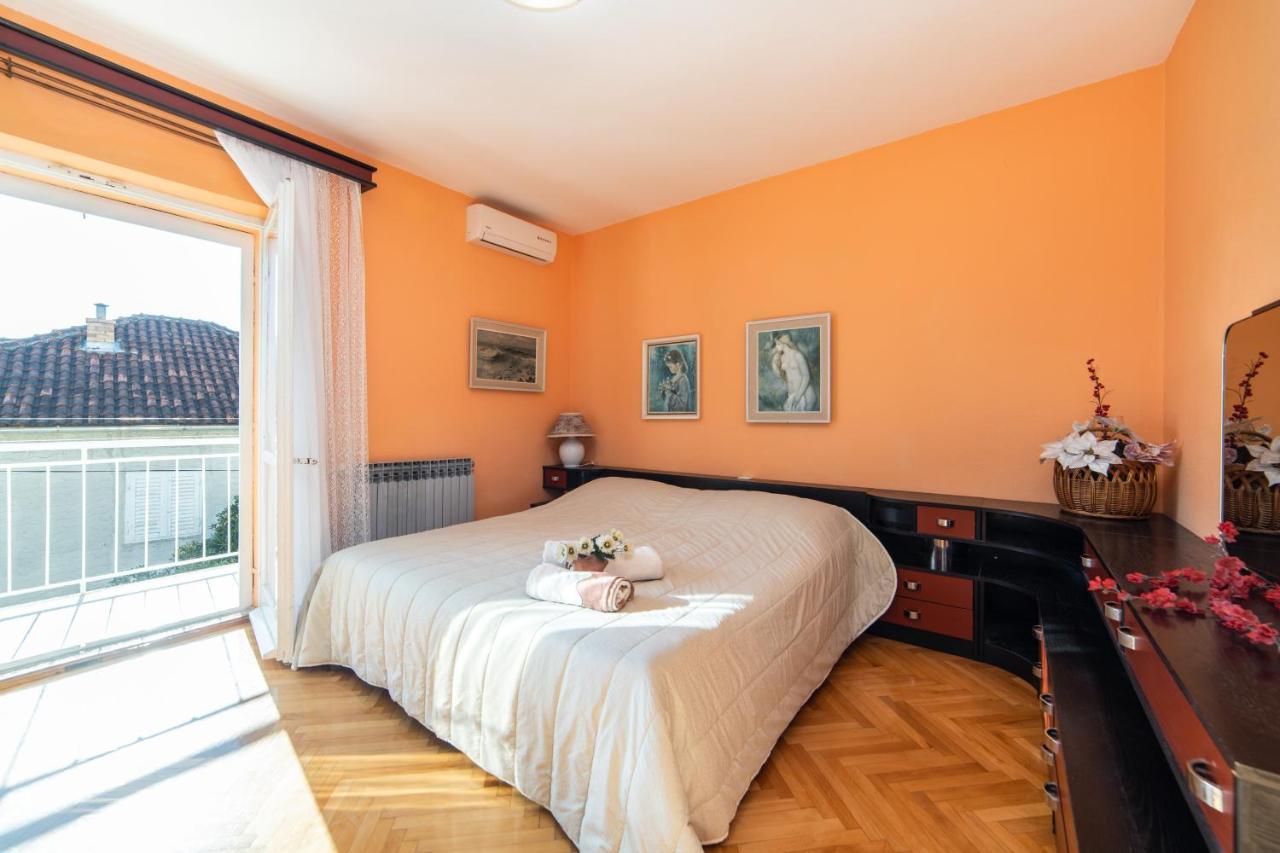 With A Parking Space - 15375 Makarska