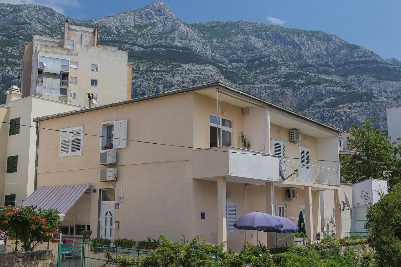 With A Parking Space - 15375 Makarska